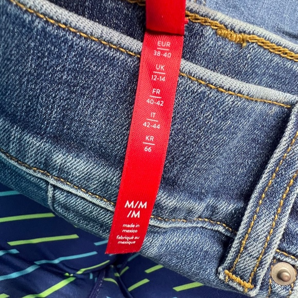 👖|•SPANX•| Stretch Flare High Rise Pull On Jeans Size Medium L33👖 - Picture 5 of 10